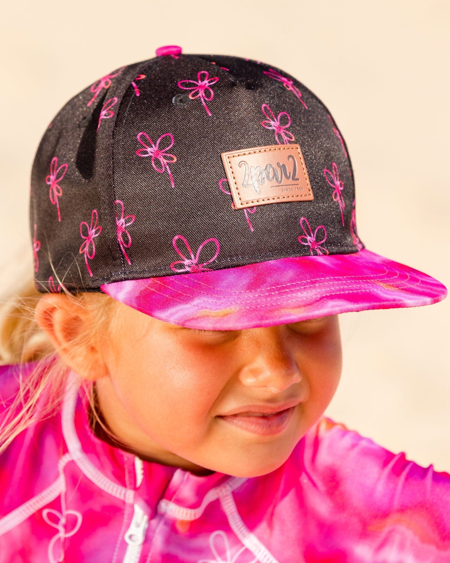 Cap Black Printed Swirl Flowers - F30VC4_044